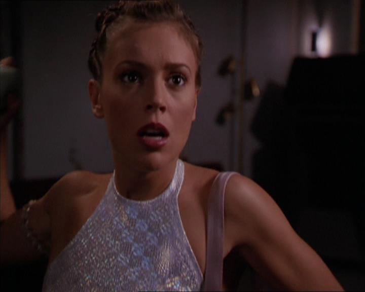 Charmed-Online_dot_net-2x05TheDevilsMusic1616.jpg