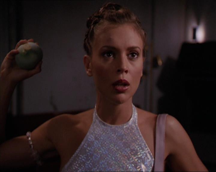 Charmed-Online_dot_net-2x05TheDevilsMusic1619.jpg