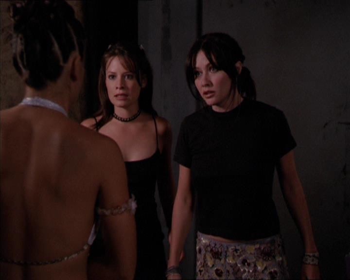 Charmed-Online_dot_net-2x05TheDevilsMusic1623.jpg