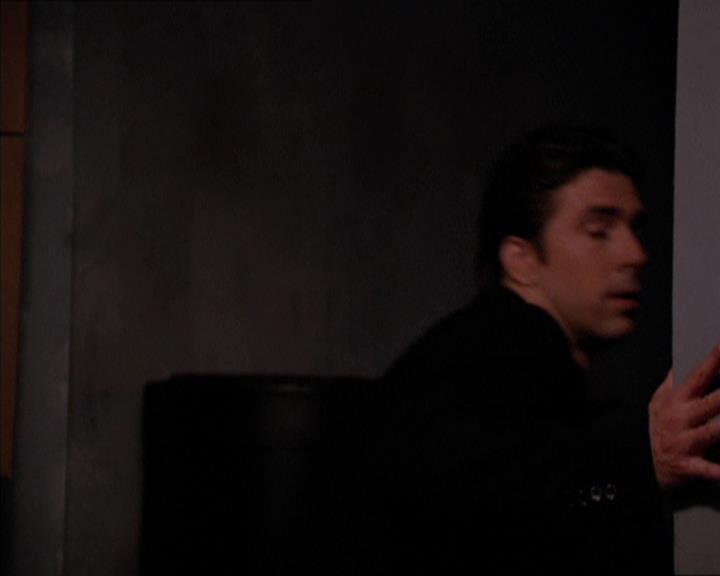 Charmed-Online_dot_net-2x05TheDevilsMusic1631.jpg
