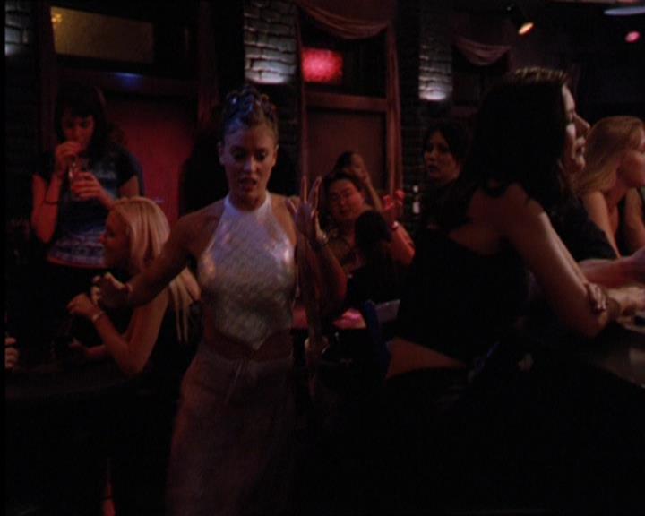 Charmed-Online_dot_net-2x05TheDevilsMusic1642.jpg