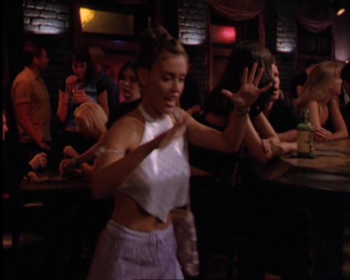 Charmed-Online_dot_net-2x05TheDevilsMusic1643.jpg