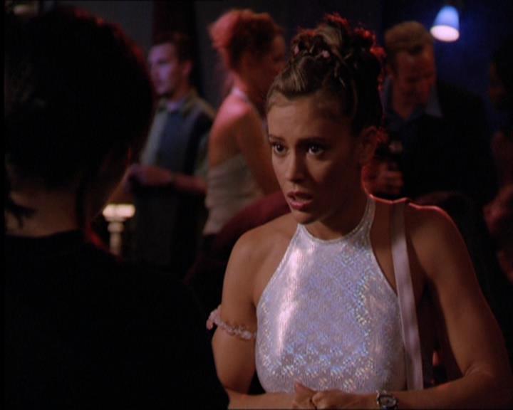 Charmed-Online_dot_net-2x05TheDevilsMusic1648.jpg
