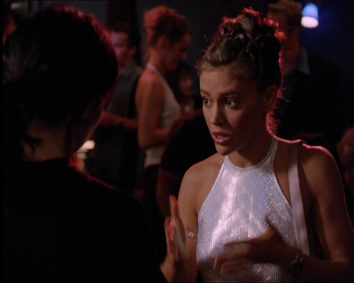 Charmed-Online_dot_net-2x05TheDevilsMusic1651.jpg