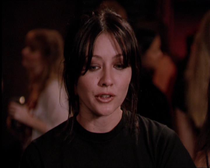 Charmed-Online_dot_net-2x05TheDevilsMusic1653.jpg
