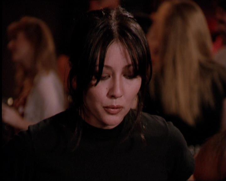Charmed-Online_dot_net-2x05TheDevilsMusic1662.jpg