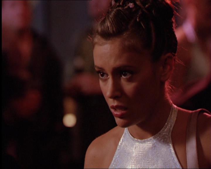Charmed-Online_dot_net-2x05TheDevilsMusic1666.jpg