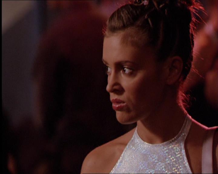 Charmed-Online_dot_net-2x05TheDevilsMusic1676.jpg