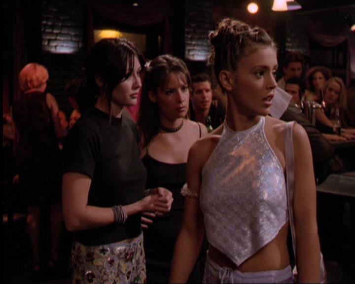 Charmed-Online_dot_net-2x05TheDevilsMusic1677.jpg