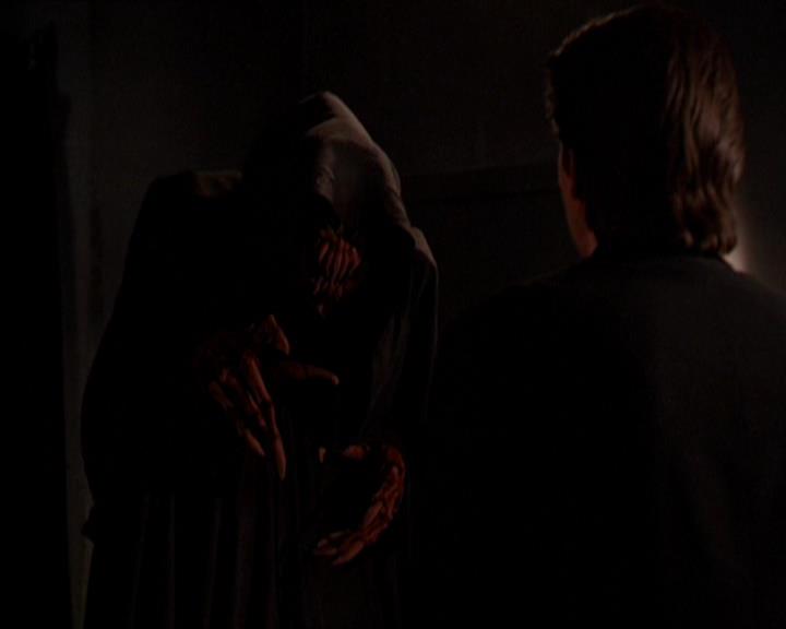 Charmed-Online_dot_net-2x05TheDevilsMusic1682.jpg