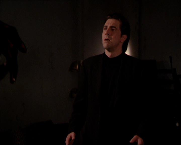 Charmed-Online_dot_net-2x05TheDevilsMusic1683.jpg