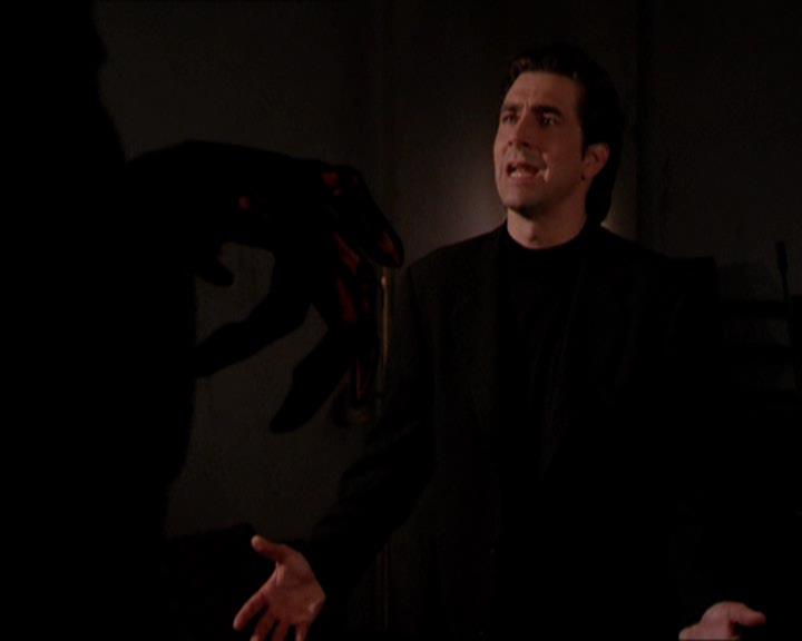 Charmed-Online_dot_net-2x05TheDevilsMusic1685.jpg