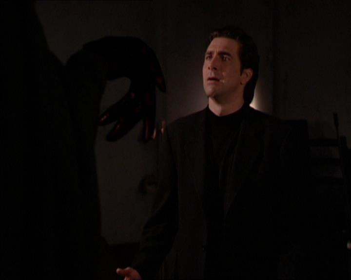 Charmed-Online_dot_net-2x05TheDevilsMusic1688.jpg