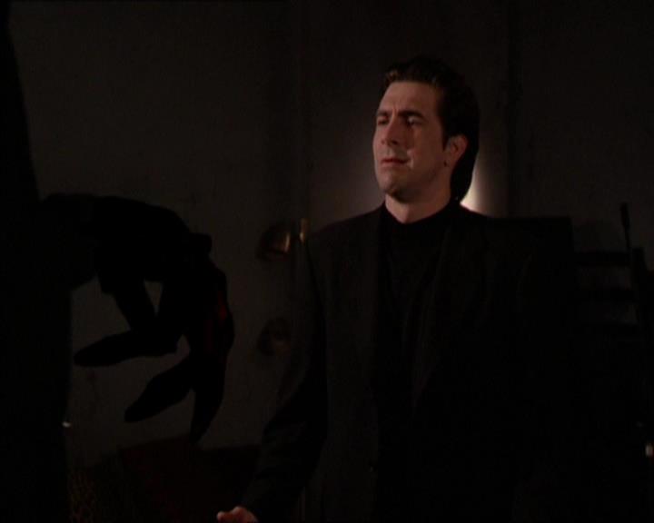 Charmed-Online_dot_net-2x05TheDevilsMusic1689.jpg