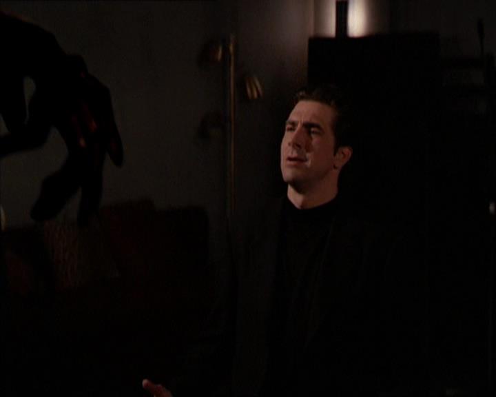 Charmed-Online_dot_net-2x05TheDevilsMusic1690.jpg