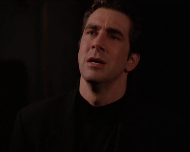 Charmed-Online_dot_net-2x05TheDevilsMusic1691.jpg