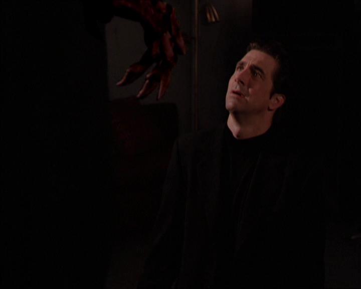 Charmed-Online_dot_net-2x05TheDevilsMusic1698.jpg