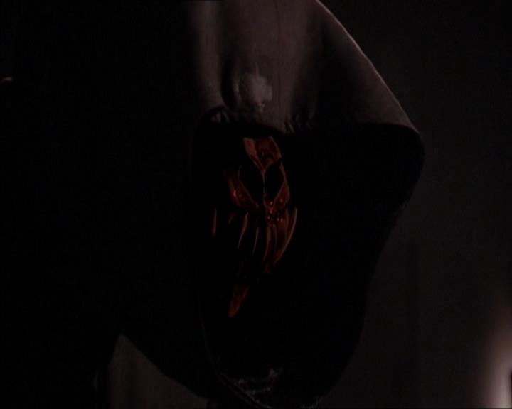 Charmed-Online_dot_net-2x05TheDevilsMusic1702.jpg