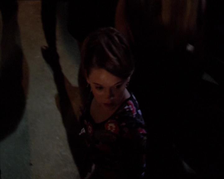 Charmed-Online_dot_net-2x05TheDevilsMusic1729.jpg