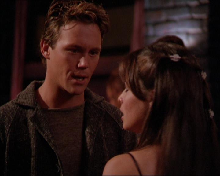 Charmed-Online_dot_net-2x05TheDevilsMusic1853.jpg