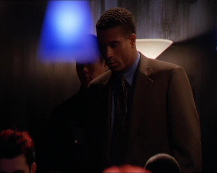 Charmed-Online_dot_net-2x05TheDevilsMusic1862.jpg