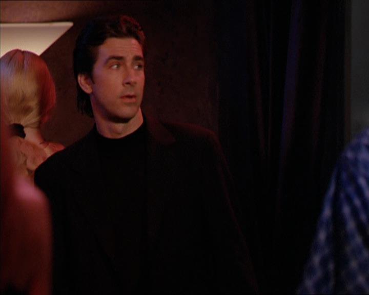 Charmed-Online_dot_net-2x05TheDevilsMusic1893.jpg