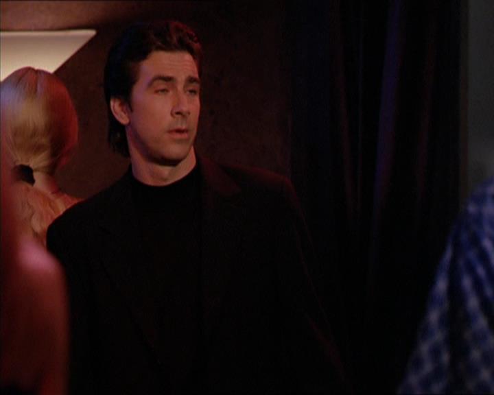 Charmed-Online_dot_net-2x05TheDevilsMusic1894.jpg