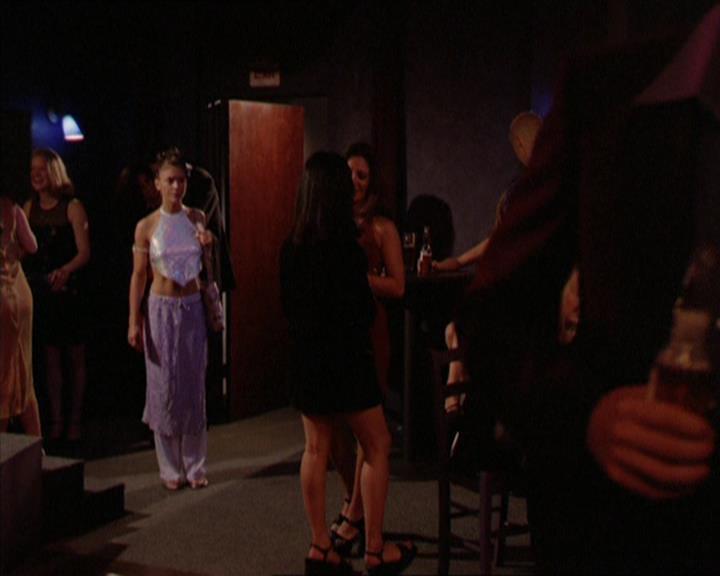 Charmed-Online_dot_net-2x05TheDevilsMusic1898.jpg