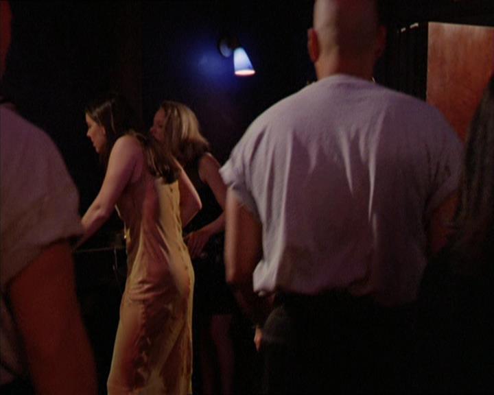 Charmed-Online_dot_net-2x05TheDevilsMusic1924.jpg