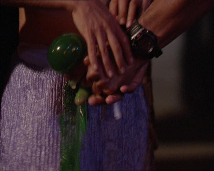 Charmed-Online_dot_net-2x05TheDevilsMusic1940.jpg