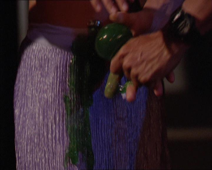 Charmed-Online_dot_net-2x05TheDevilsMusic1941.jpg