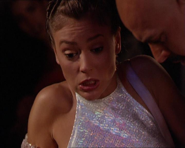 Charmed-Online_dot_net-2x05TheDevilsMusic1946.jpg