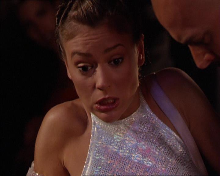 Charmed-Online_dot_net-2x05TheDevilsMusic1947.jpg