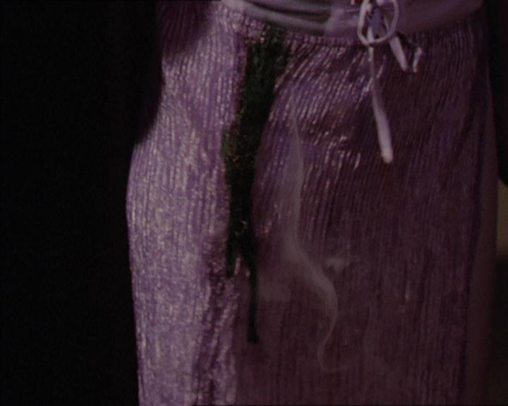 Charmed-Online_dot_net-2x05TheDevilsMusic1949.jpg