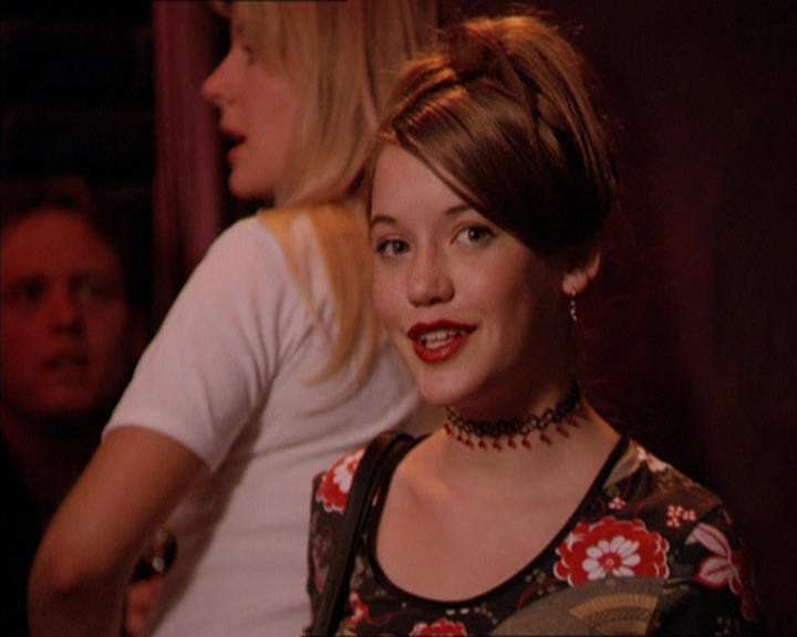 Charmed-Online_dot_net-2x05TheDevilsMusic1970.jpg