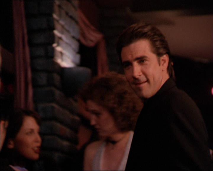 Charmed-Online_dot_net-2x05TheDevilsMusic1975.jpg
