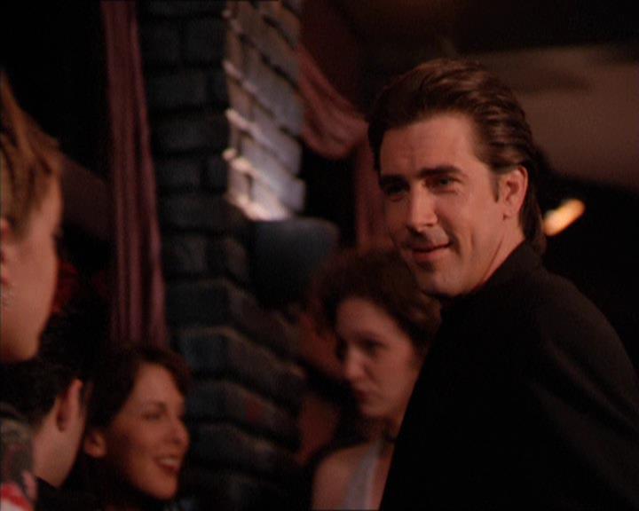 Charmed-Online_dot_net-2x05TheDevilsMusic1976.jpg