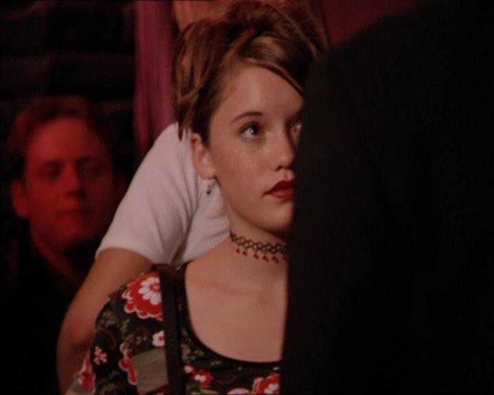 Charmed-Online_dot_net-2x05TheDevilsMusic1980.jpg