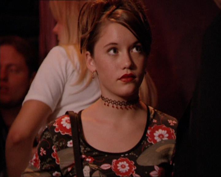 Charmed-Online_dot_net-2x05TheDevilsMusic1981.jpg