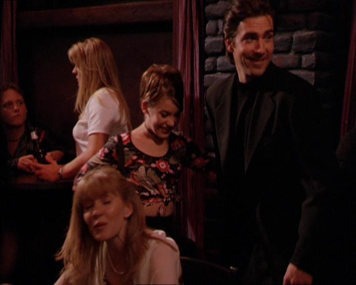 Charmed-Online_dot_net-2x05TheDevilsMusic2005.jpg