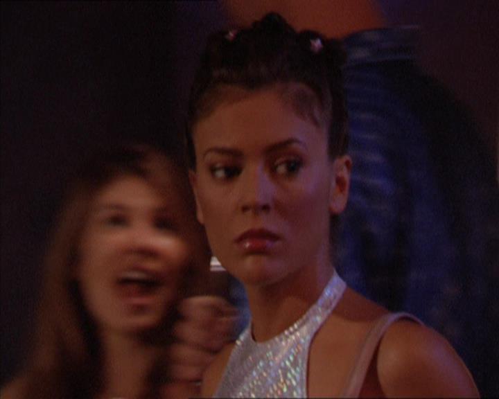 Charmed-Online_dot_net-2x05TheDevilsMusic2022.jpg