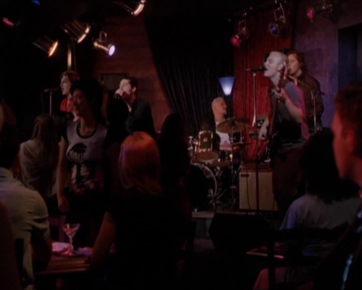 Charmed-Online_dot_net-2x05TheDevilsMusic2035.jpg