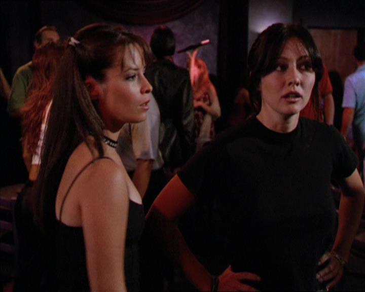 Charmed-Online_dot_net-2x05TheDevilsMusic2040.jpg