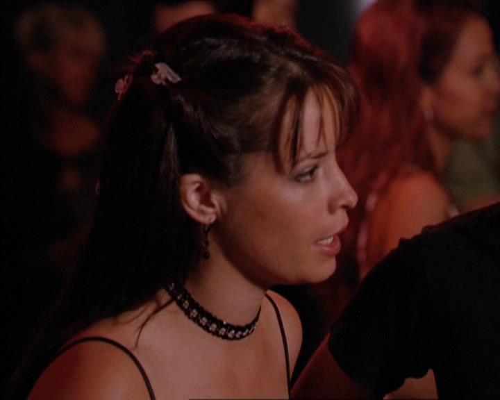 Charmed-Online_dot_net-2x05TheDevilsMusic2049.jpg
