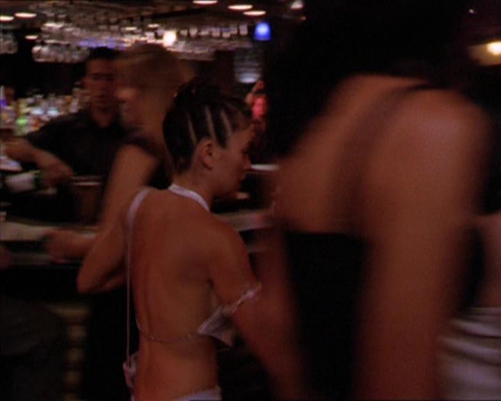 Charmed-Online_dot_net-2x05TheDevilsMusic2070.jpg