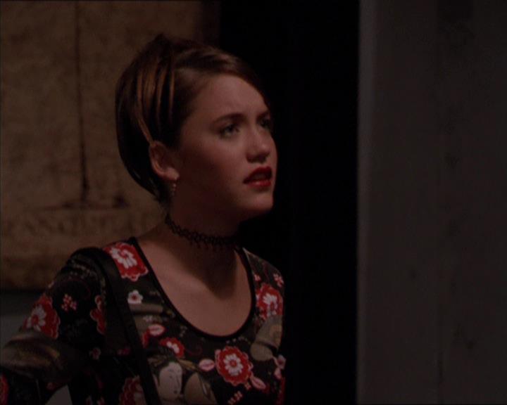 Charmed-Online_dot_net-2x05TheDevilsMusic2080.jpg