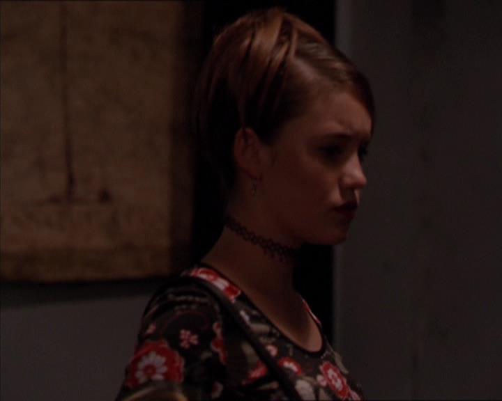 Charmed-Online_dot_net-2x05TheDevilsMusic2081.jpg