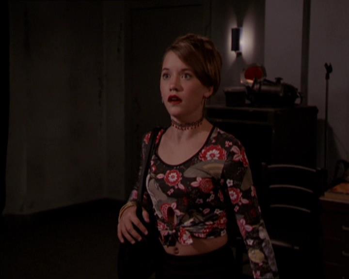 Charmed-Online_dot_net-2x05TheDevilsMusic2086.jpg
