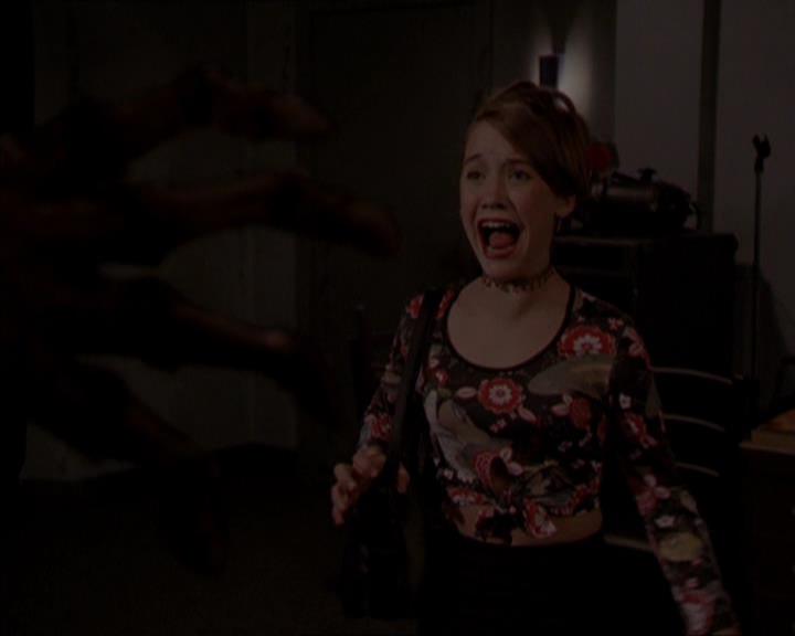 Charmed-Online_dot_net-2x05TheDevilsMusic2088.jpg