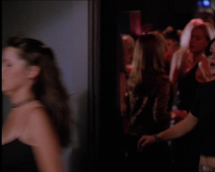 Charmed-Online_dot_net-2x05TheDevilsMusic2095.jpg
